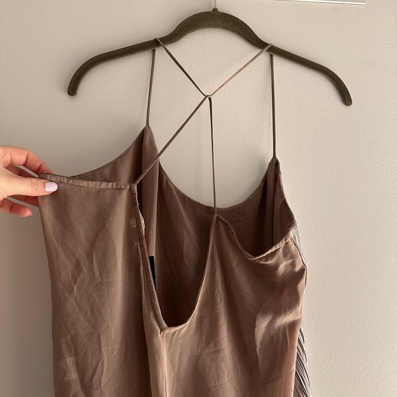 NWT Willow & Clay Asymmetrical Top in Silver/Mauve, size: L - Picture 3 of 5